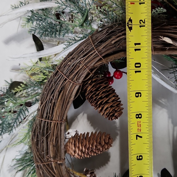 Artificial Christmas Wreath, 24" Snow Flocked Pine Cone Grapevine Frosted Wreath - Picture 5 of 6